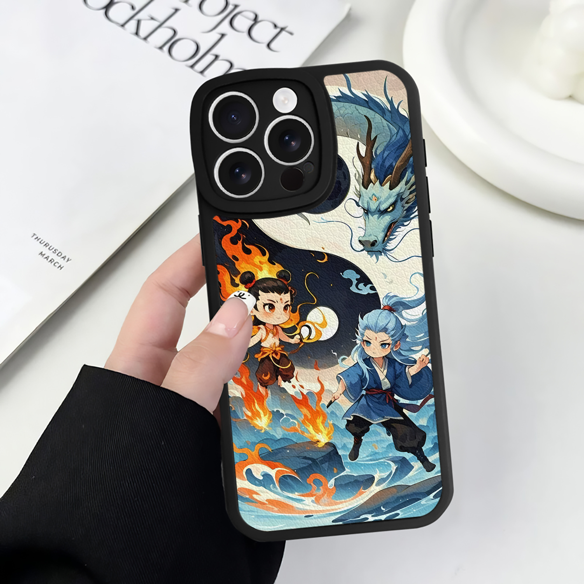 （画像用） Ne Zha 2 ナタ 魔童の大暴れ 【iPhone 16シリーズ対応】シリコンスマホケース（レザー調） 材質：シリコン